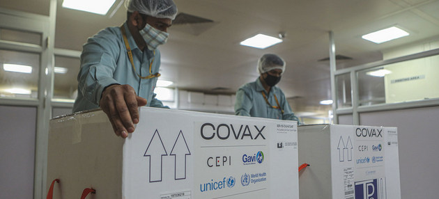 Las vacunas de Covax contra la covid-19 comenzaron a llegar a América Latina, con la advertencia de la OPS en el sentido de que esos suministros resultarán insuficientes a lo largo de todo el año 2021. Foto: RAgul Krishnan/Unicef