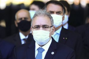 El nuevo ministro de Salud de Brasil, el médico cardiólogo Marcelo Queiroga, el cuarto en un año, se enfrenta al desafío de contener la pandemia de covid-19, con vacunas escasas y una creciente insatisfacción del legislativo Congreso Nacional y de los empresarios ante la nefasta gestión de la pandemia de covid por el gobierno de Jair Bolsonaro, que se considera el mayor obstáculo para un eficaz cambio de rumbo. Marcelo Camargo/Agência Brasil-Fotos Públicas