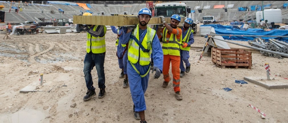 La Fifa debe indemnizar a trabajadores de estadios en Qatar