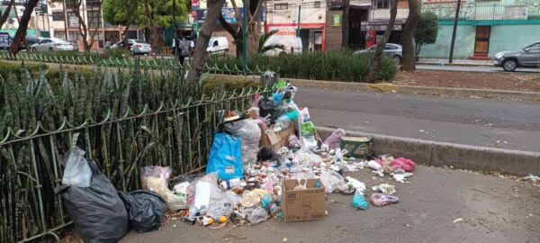 Ciudad de México busca procesar su basura orgánica en la Planta de Carbonización Hidrotermal, situada en el polígono de El Bordo, en donde antes estaba el mayor vertedero a cielo abierto de América Latina. El plan es evitar la emisión de 24 600 toneladas de CO2 equivalente cada año y capturar otras 9500 de bionutriente, pero la mezcla con otros residuos metálicos crea problemas a la instalación y entorpece esa meta.
