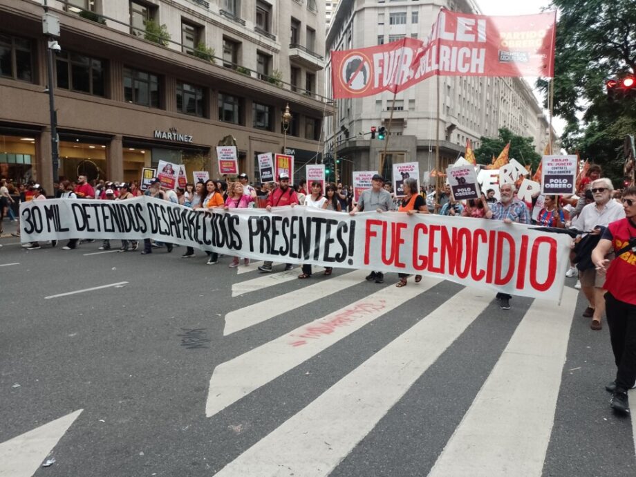El presidente de Argentina, Javier Milei, pretende reescribir la historia de la represión ilegal de los años 70, perpetrada por la última dictadura militar, sobre la que hasta ahora había un gran consenso en el país.