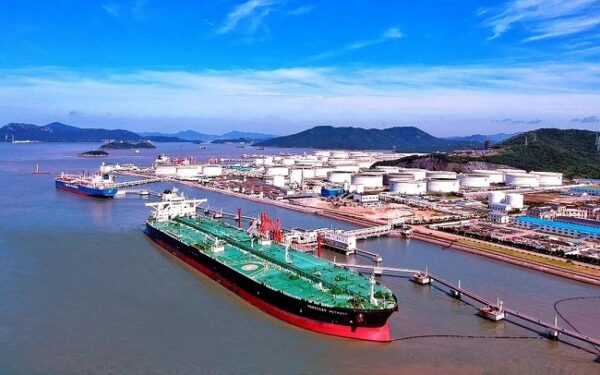 La producción petrolera venezolana se ve nuevamente atrapada por las medidas de Donald Trump para bloquear y hacer más marginales las exportaciones del país que sigue contando con las mayores reservas de hidrocarburos del mundo.