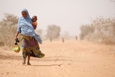 El desarrollo de África se ve doblegado por condiciones climáticas extremas, exacerbando el hambre, la inseguridad alimentaria y los desplazamientos humanos, alerta la Organización Meteorológica Mundial (OMM).