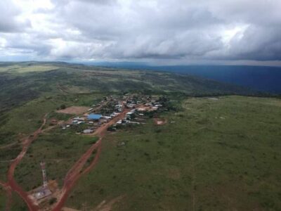 La industria de las baterías de litio crece a nivel mundial. Pero en Bolivia, rico en este recurso, no se considera su uso para el almacenamiento de energías renovables del sistema eléctrico.