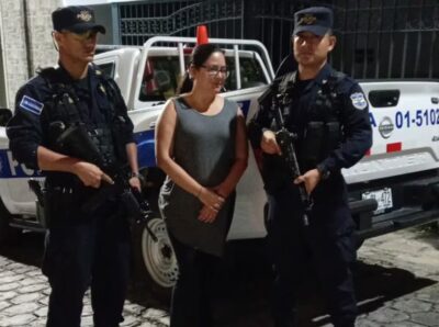 Seis ONG humanitarias internacionales denuncian la arremetida autoritaria en El Salvador, tras la detención de Ruth López, destacada defensora de los derechos humanos, y la consideran una escalada represiva del presidente Nayib Bukele.