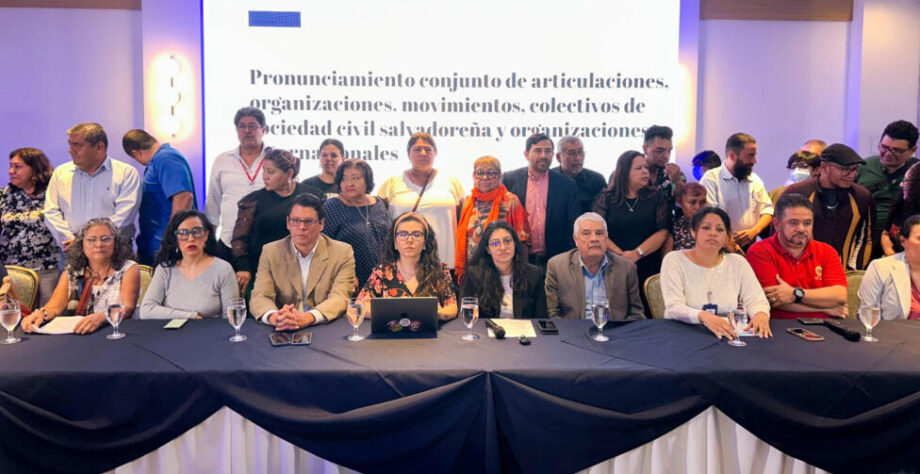 Nuevas detenciones de opositores al gobierno de Nayib Bukele en El Salvador encienden los temores de que en el país se está ante el estrechamiento del cerco contra la disidencia política y la acentuación de su estilo autoritario de detentar el poder.