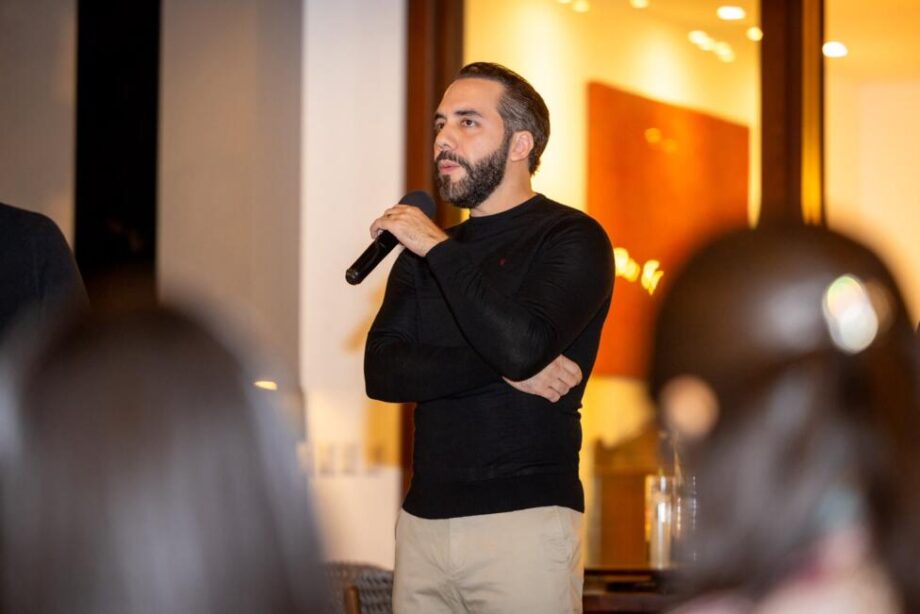Nuevas detenciones de opositores al gobierno de Nayib Bukele en El Salvador encienden los temores de que en el país se está ante el estrechamiento del cerco contra la disidencia política y la acentuación de su estilo autoritario de detentar el poder.