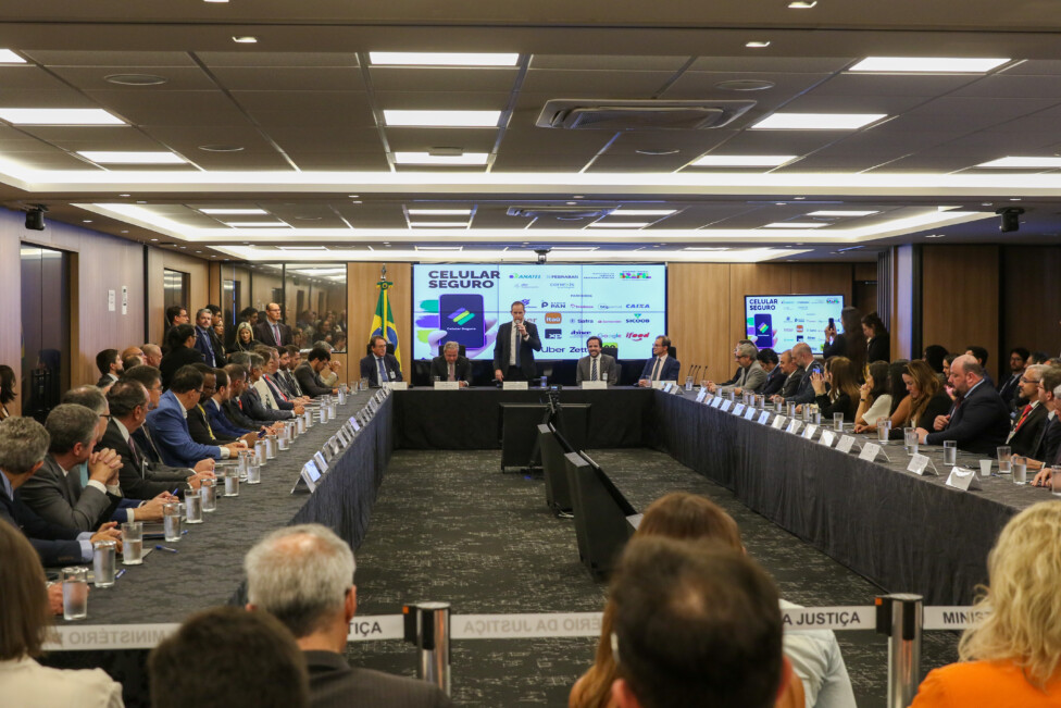 Las estafas digitales proliferan cada día más en Brasil y diseminan la desconfianza en la población, que mediante los teléfonos celulares recibe casi diariamente mensajes, detrás de los que están intentos de captura de sus datos para sustraerles dinero. En Brasil hay 264 millones de móviles, en una población de 212 millones de habitantes.