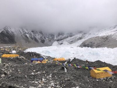 Casi 40 % de los glaciares que existen actualmente ya están en peligro de derretirse, incluso si la temperatura planetaria se estabilizara en los niveles actuales, revela un nuevo estudio.