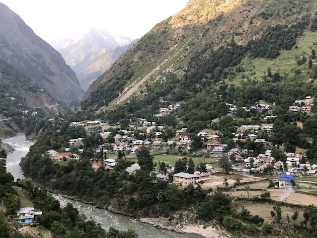 Las pequeñas localidades en la frontera en Cachemira entre Pakistán e India viven al borde del abismo, con el temor de que cualquier crisis desate una guerra abierta entre los dos países, como casi sucede este mes de mayo.