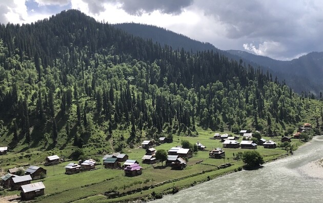 Las pequeñas localidades en la frontera en Cachemira entre Pakistán e India viven al borde del abismo, con el temor de que cualquier crisis desate una guerra abierta entre los dos países, como casi sucede este mes de mayo.