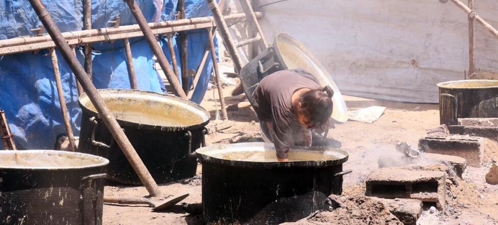 Los bombardeos de Israel sobre Gaza generan decenas de muertes, agravando la situación de la Franja, marcada por la hambruna que amenaza a medio millón de personas, según la ONU.