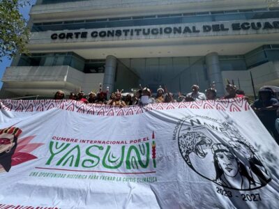 Indígenas waoranis de Ecuador se manifestaron este miércoles 20 ante la Corte Constitucional, para denunciar que el gobierno incumple el mandato de un referendo popular que ordenó el cierre de los pozos petroleros en el parque nacional Yasuní, en la región amazónica del noreste del país