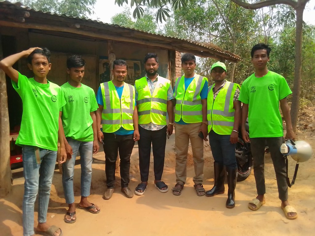 Miembros del Equipo de Respuesta ante Elefantes (ERT) en la zona forestal de Inani, en el upazila de Ukhiya, Cox’s Bazar. Imagen: Rafiqul Islam/IPS.