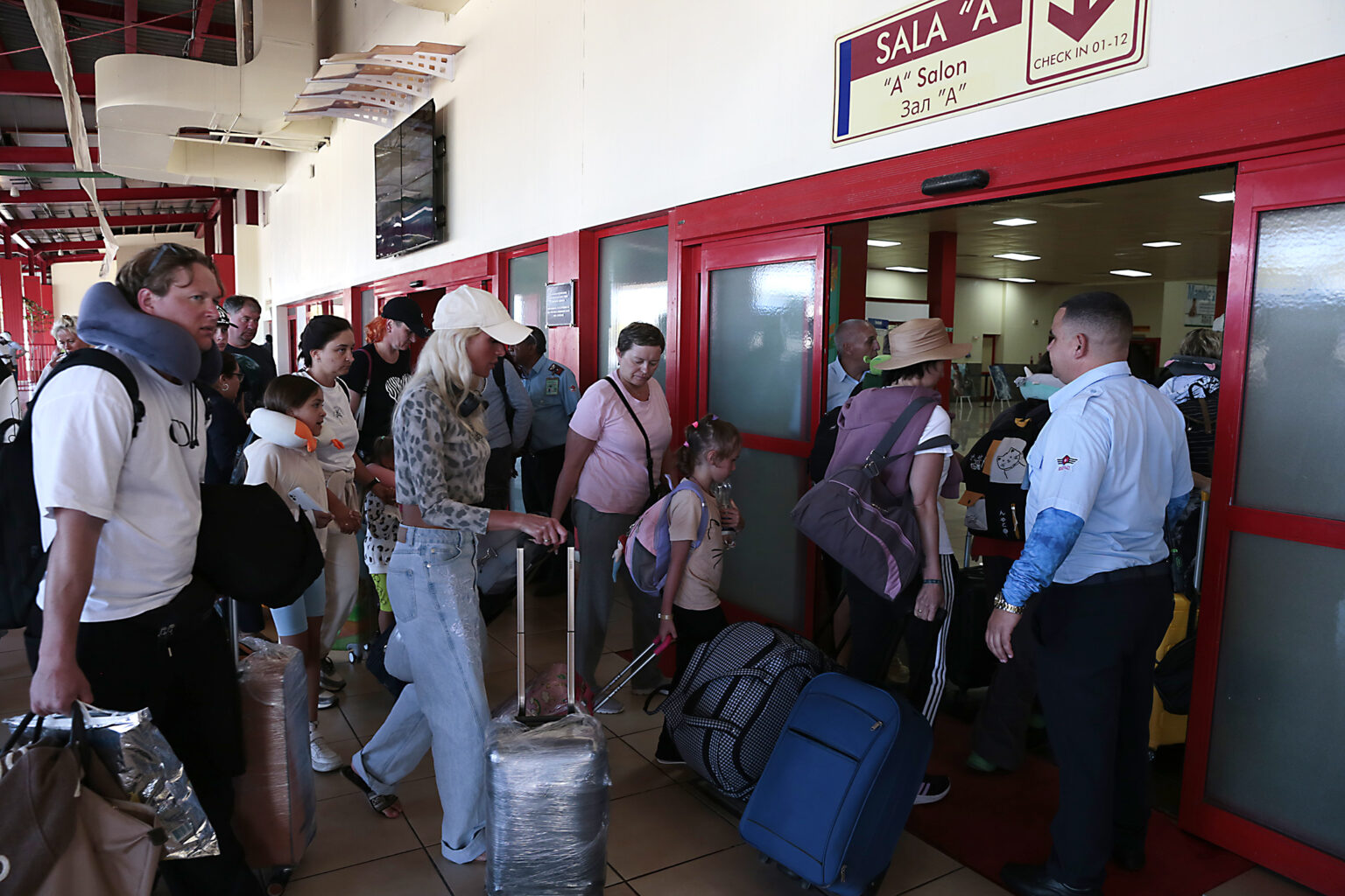 Ahogados-transporte-y-turismo-en-Cuba-2-1536x1024